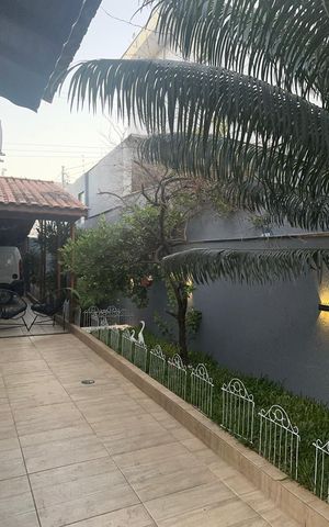 Casa à venda com 200m², 3 quartos e 3 vagas Casa à venda com 200m², 3 quartos e 3 vagasÁrea externa