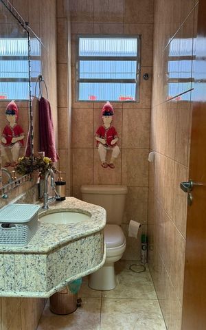 Casa à venda com 200m², 3 quartos e 3 vagas Casa à venda com 200m², 3 quartos e 3 vagasBanheiro
