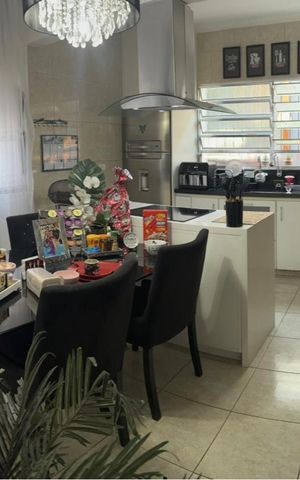 Casa à venda com 200m², 3 quartos e 3 vagas Casa à venda com 200m², 3 quartos e 3 vagasCozinha