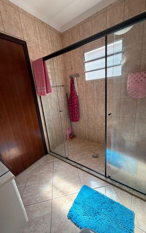 Casa à venda com 200m², 3 quartos e 3 vagas Casa à venda com 200m², 3 quartos e 3 vagasBanheiro