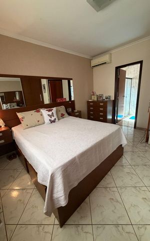 Casa à venda com 200m², 3 quartos e 3 vagas Casa à venda com 200m², 3 quartos e 3 vagasQuarto