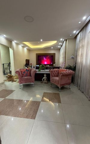 Casa à venda com 200m², 3 quartos e 3 vagas Casa à venda com 200m², 3 quartos e 3 vagasSala