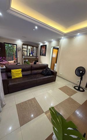 Casa à venda com 200m², 3 quartos e 3 vagas Casa à venda com 200m², 3 quartos e 3 vagasSala