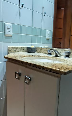 Casa de condomínio para alugar com 200m², 3 quartos e 2 vagas Casa de condomínio para alugar com 200m², 3 quartos e 2 vagasBanheiro da Suíte 2 e Social