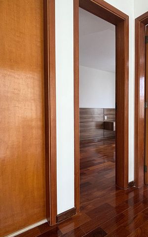 Casa à venda com 244m², 3 quartos e 2 vagasHall dos Quartos 