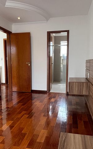 Casa à venda com 244m², 3 quartos e 2 vagasSuíte 