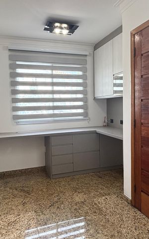Casa à venda com 244m², 3 quartos e 2 vagasSala