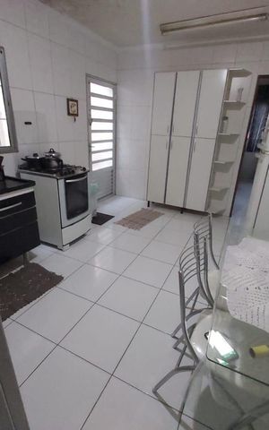 Casa à venda com 250m², 5 quartos e 2 vagas Casa à venda com 250m², 5 quartos e 2 vagasCozinha