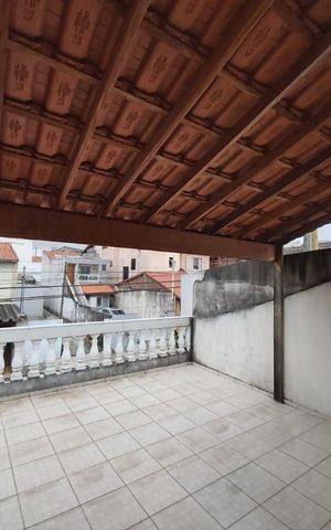 Casa à venda com 250m², 5 quartos e 2 vagas Casa à venda com 250m², 5 quartos e 2 vagasÁrea externa
