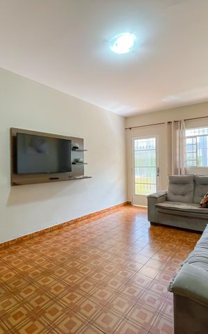 Casa à venda com 258m², 3 quartos e 3 vagas Casa à venda com 258m², 3 quartos e 3 vagasSala