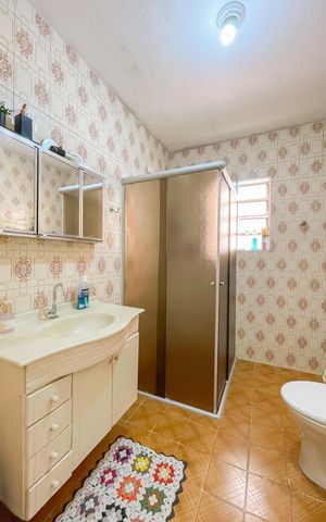 Casa à venda com 258m², 3 quartos e 3 vagas Casa à venda com 258m², 3 quartos e 3 vagasBanheiro