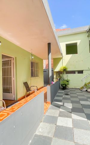 Casa à venda com 258m², 3 quartos e 3 vagas Casa à venda com 258m², 3 quartos e 3 vagasQuintal