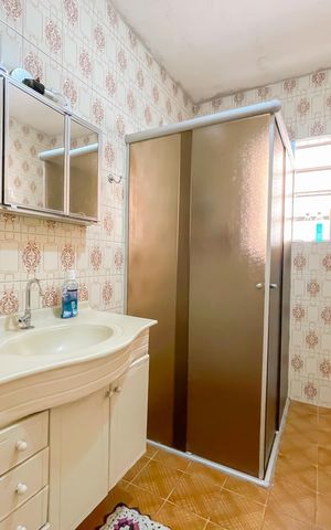 Casa à venda com 258m², 3 quartos e 3 vagas Casa à venda com 258m², 3 quartos e 3 vagasBanheiro
