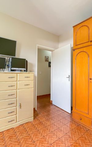 Casa à venda com 258m², 3 quartos e 3 vagas Casa à venda com 258m², 3 quartos e 3 vagasQuarto 3