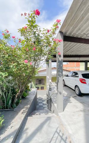Casa à venda com 258m², 3 quartos e 3 vagas Casa à venda com 258m², 3 quartos e 3 vagasGaragem