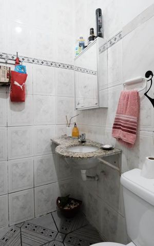 Casa à venda com 160m², 3 quartos e 7 vagasBanheiro 1