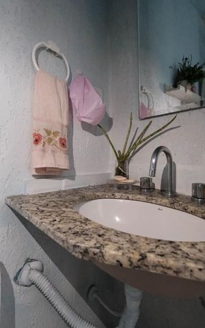 Casa à venda com 160m², 3 quartos e 7 vagasBanheiro 2