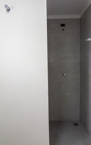 Casa à venda com 165m², 3 quartos e 2 vagas Casa à venda com 165m², 3 quartos e 2 vagasBanheiro Suíte