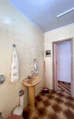 Casa à venda com 182m², 3 quartos e sem vaga Casa à venda com 182m², 3 quartos e sem vagaBanheiro