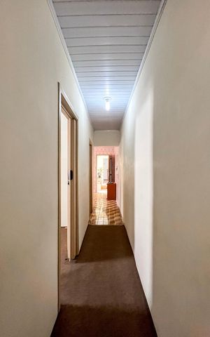 Casa à venda com 182m², 3 quartos e sem vaga Casa à venda com 182m², 3 quartos e sem vagaCorredor