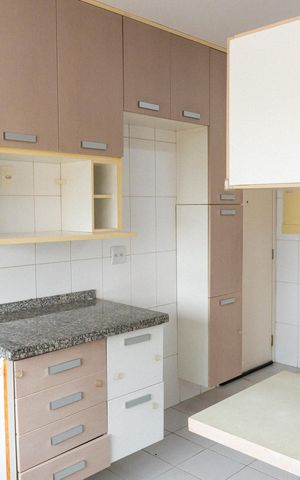 Apartamento à venda com 133m², 4 quartos e 3 vagas Apartamento à venda com 133m², 4 quartos e 3 vagasCozinha