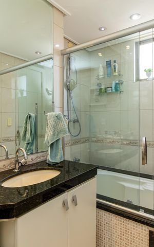 Apartamento à venda com 139m², 4 quartos e 2 vagas Apartamento à venda com 139m², 4 quartos e 2 vagasBanheiro da Suíte