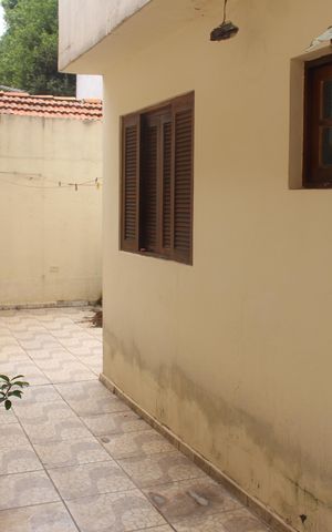 Casa à venda com 130m², 3 quartos e 6 vagasQuintal