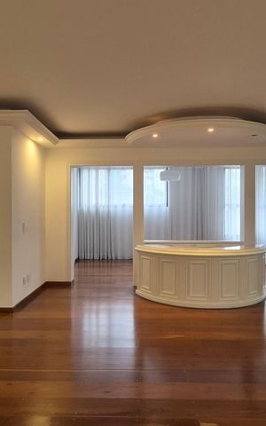 Apartamento à venda com 265m², 3 quartos e 3 vagas Apartamento à venda com 265m², 3 quartos e 3 vagasSala