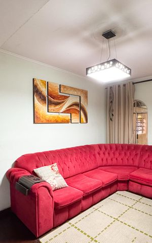 Casa à venda com 148m², 3 quartos e 2 vagas Casa à venda com 148m², 3 quartos e 2 vagasSala
