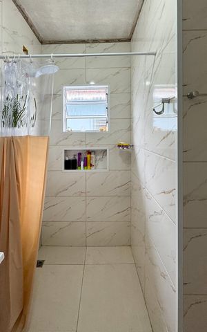 Casa à venda com 148m², 3 quartos e 2 vagas Casa à venda com 148m², 3 quartos e 2 vagasBanheiro Social