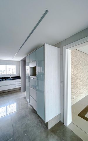 Apartamento à venda com 202m², 5 quartos e 4 vagasCozinha