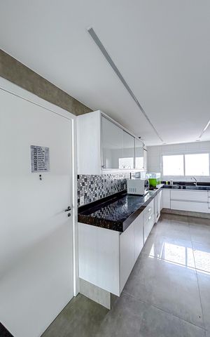 Apartamento à venda com 202m², 5 quartos e 4 vagasCozinha