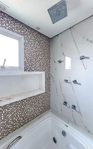 Apartamento à venda com 202m², 5 quartos e 4 vagasBanheiro da Suíte 1