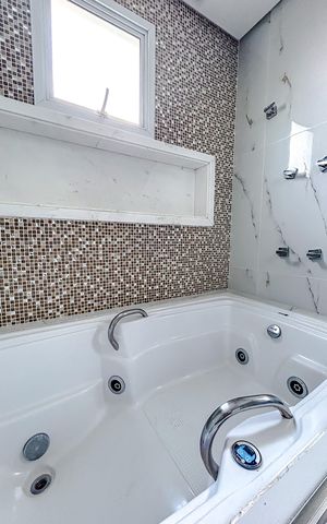 Apartamento à venda com 202m², 5 quartos e 4 vagasBanheiro da Suíte 1