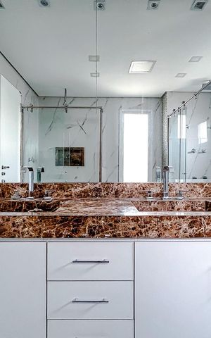 Apartamento à venda com 202m², 5 quartos e 4 vagasBanheiro da Suíte 1
