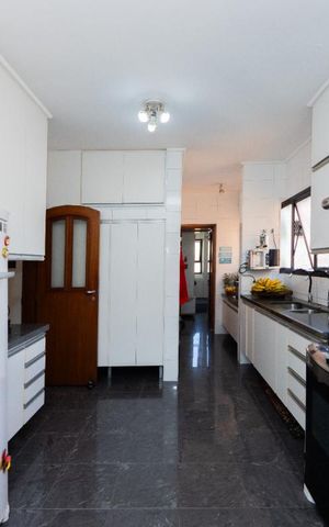 Apartamento à venda com 447m², 5 quartos e 4 vagas Apartamento à venda com 447m², 5 quartos e 4 vagasCozinha