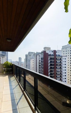 Apartamento à venda com 447m², 5 quartos e 4 vagas Apartamento à venda com 447m², 5 quartos e 4 vagasVaranda