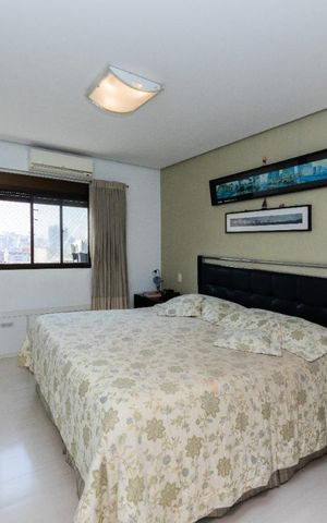 Apartamento à venda com 447m², 5 quartos e 4 vagas Apartamento à venda com 447m², 5 quartos e 4 vagasQuarto 1