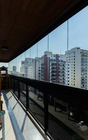 Apartamento à venda com 447m², 5 quartos e 4 vagas Apartamento à venda com 447m², 5 quartos e 4 vagasVaranda