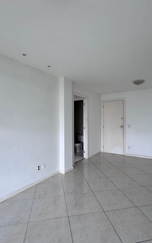 Apartamento à venda com 77m², 3 quartos e 1 vaga Apartamento à venda com 77m², 3 quartos e 1 vagaSala