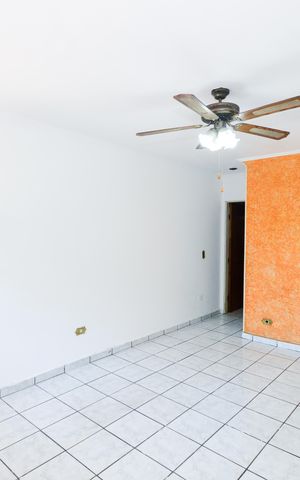 Casa à venda com 116m², 2 quartos e 3 vagasSala