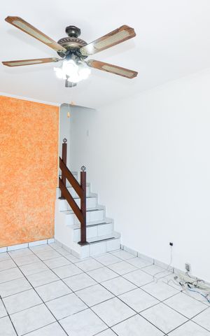 Casa à venda com 116m², 2 quartos e 3 vagasSala
