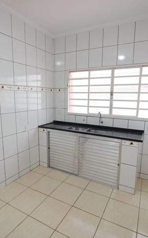 Casa para alugar com 250m², 4 quartos e 3 vagas Casa para alugar com 250m², 4 quartos e 3 vagasCozinha