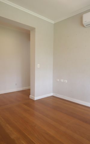 Casa de condomínio à venda com 483m², 4 quartos e 4 vagasSala Intima