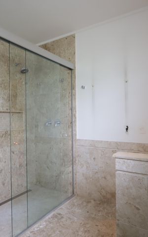 Casa de condomínio à venda com 483m², 4 quartos e 4 vagasBanheiro da Suíte 4