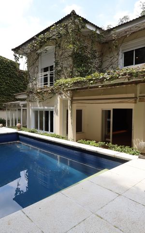 Casa de condomínio à venda com 483m², 4 quartos e 4 vagasPiscina