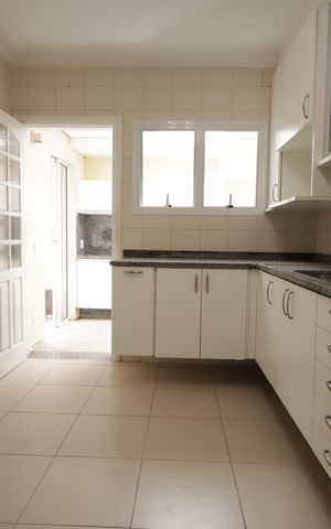 Casa de condomínio à venda com 483m², 4 quartos e 4 vagasCozinha