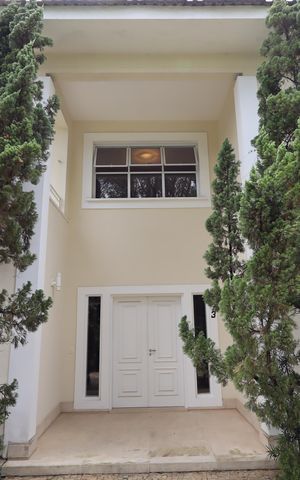 Casa de condomínio à venda com 483m², 4 quartos e 4 vagasFachada