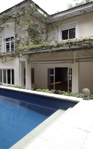 Casa de condomínio à venda com 483m², 4 quartos e 4 vagasPiscina