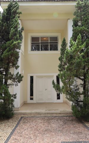Casa de condomínio à venda com 483m², 4 quartos e 4 vagasFachada